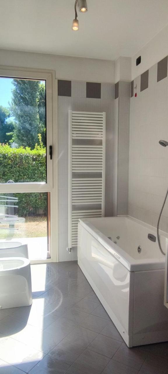 Appartamento Glamour House, Comoda A Tutti I Servizi Parma Esterno foto